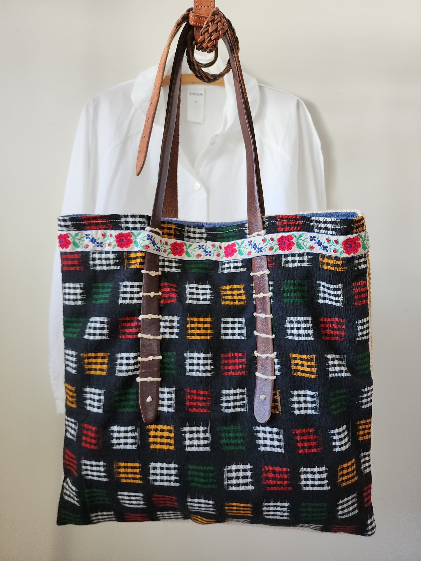 Tapestry tote bag